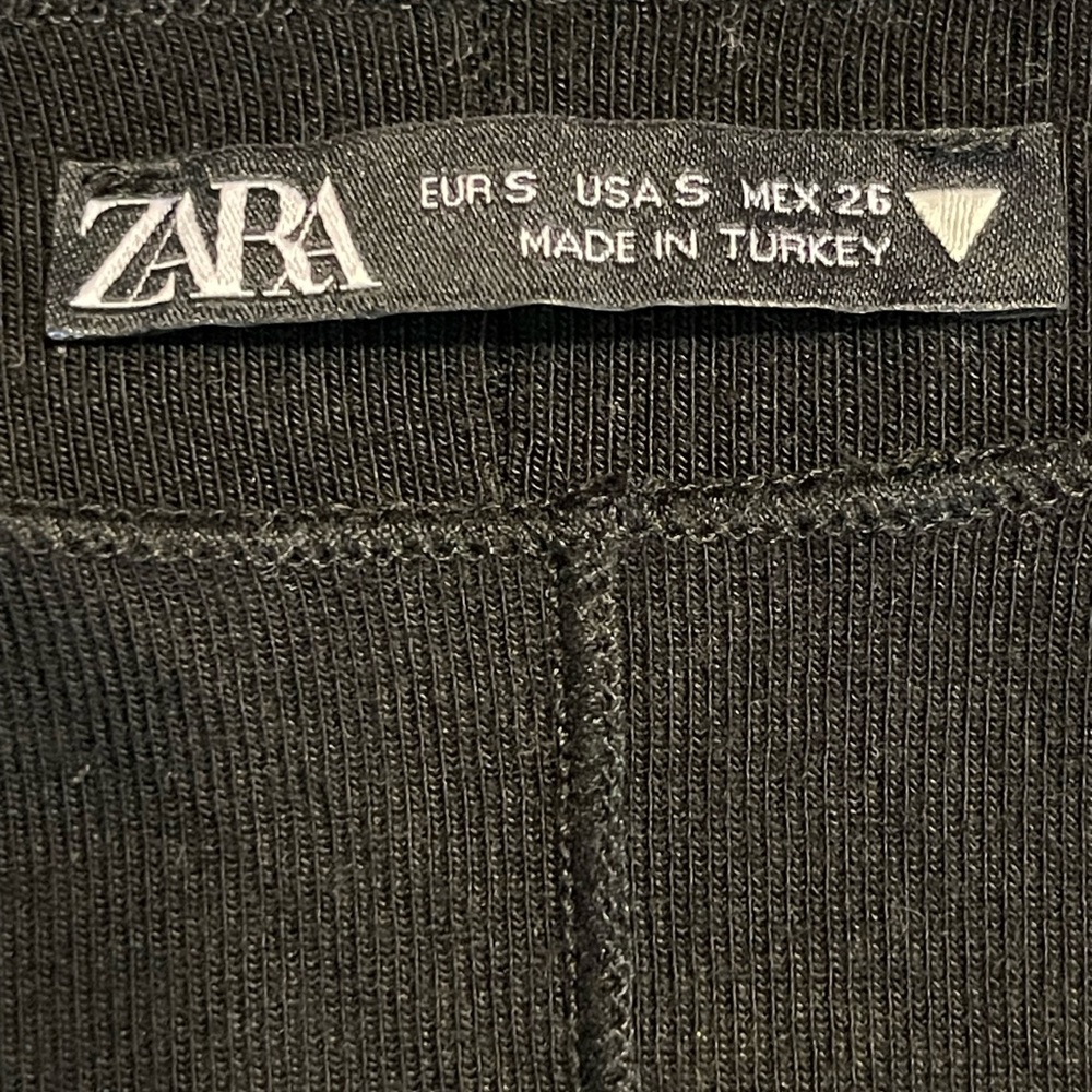 Zara size small knit cropped top —long sleeve - Picture 3 of 3